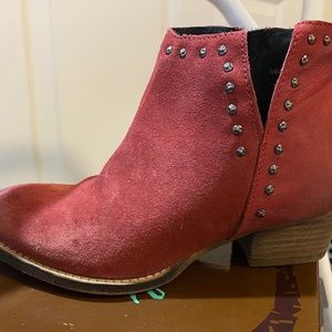 Women’s short boots